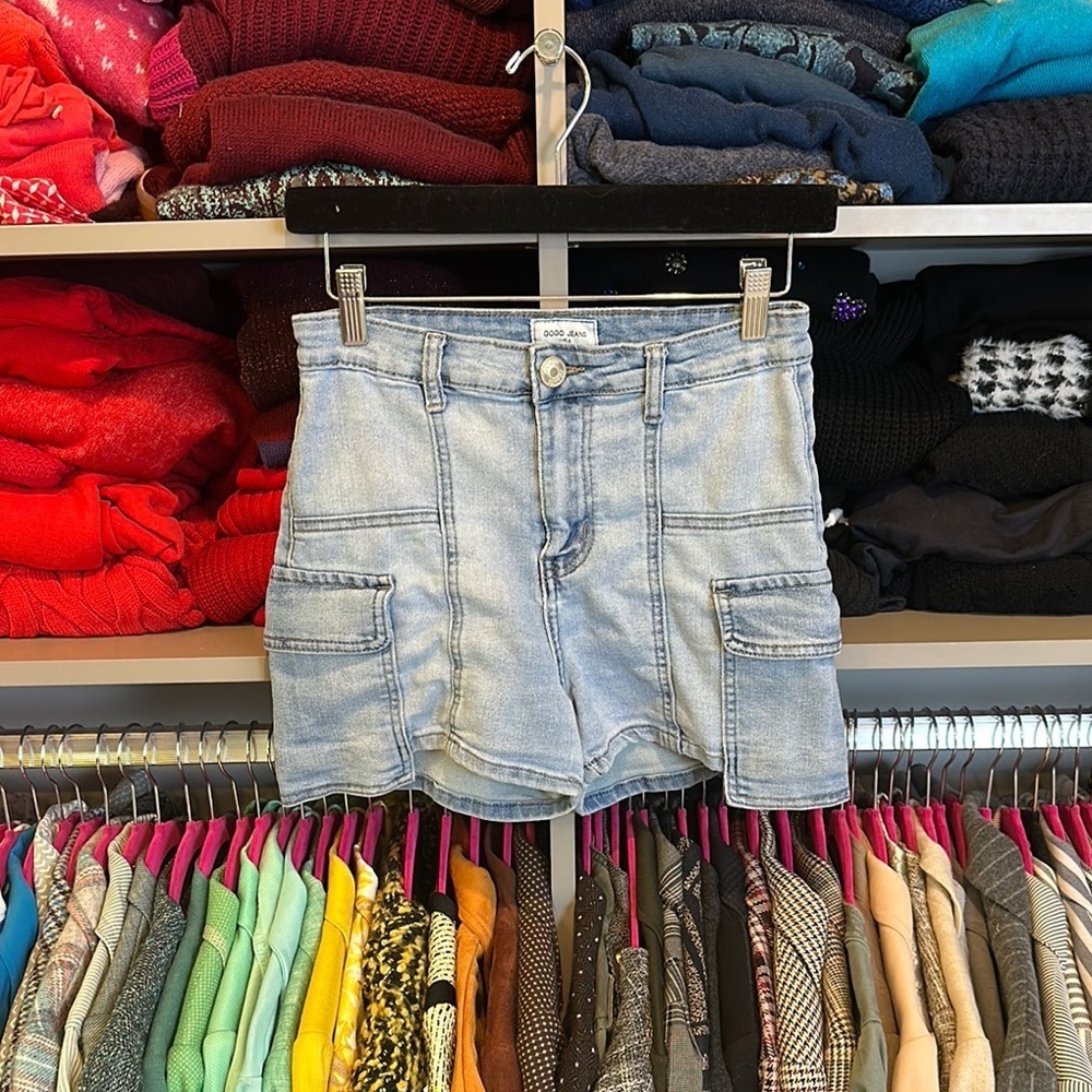 Gogo blue 4 pocket denim shorts size 28